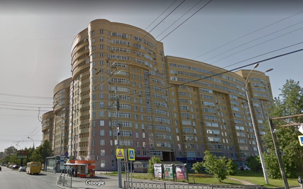 Многоэтажный дом «Солнечный замок»  по ул. Токарей, 44 в г. Екатеринбурге.