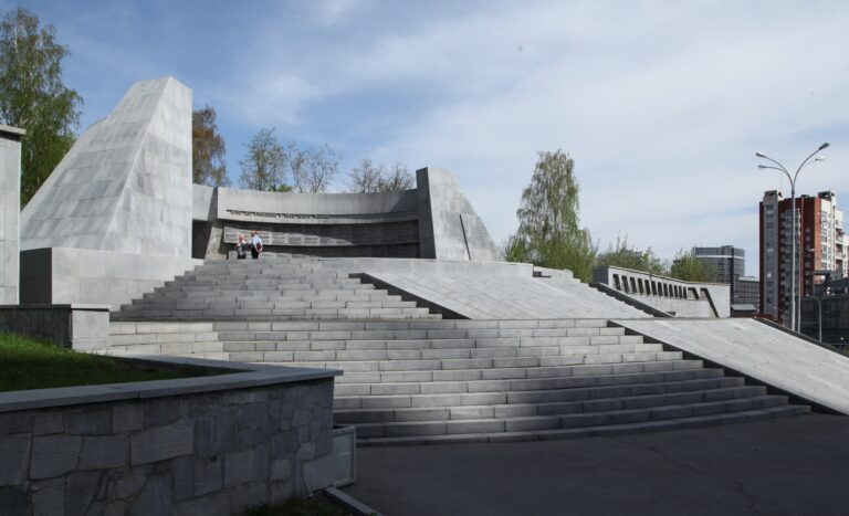 obsh-monument komunaram (2)