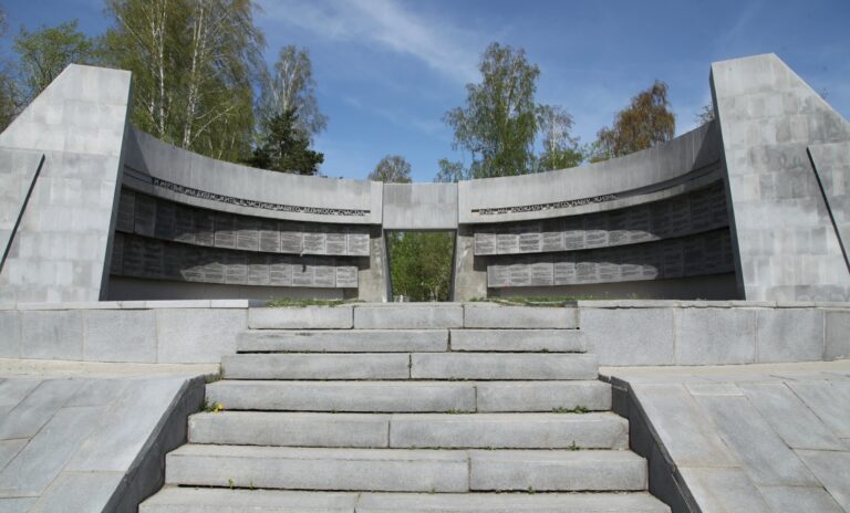 obsh-monument komunaram (5)