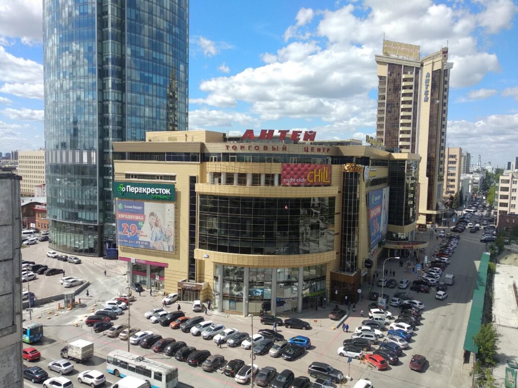 Торгово-офисный центр «Антей-1» по ул. Красноармейская в г. Екатеринбурге.